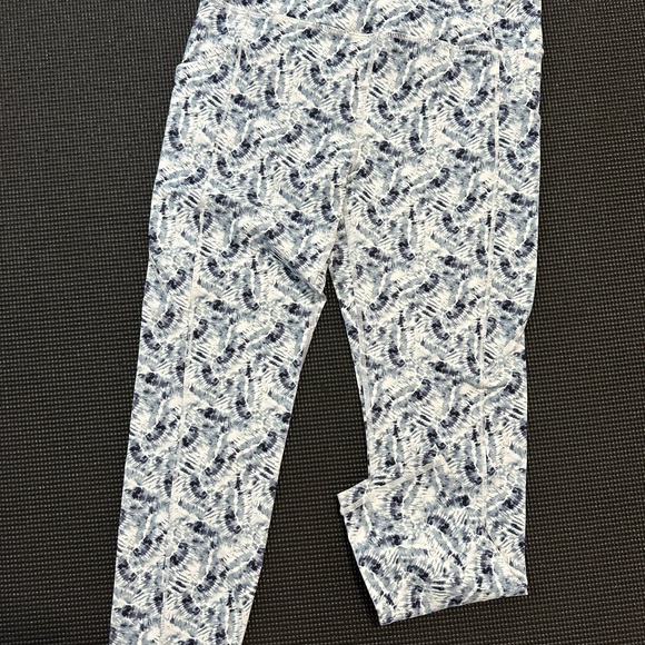 Fabletics matching set. - Picture 3 of 4